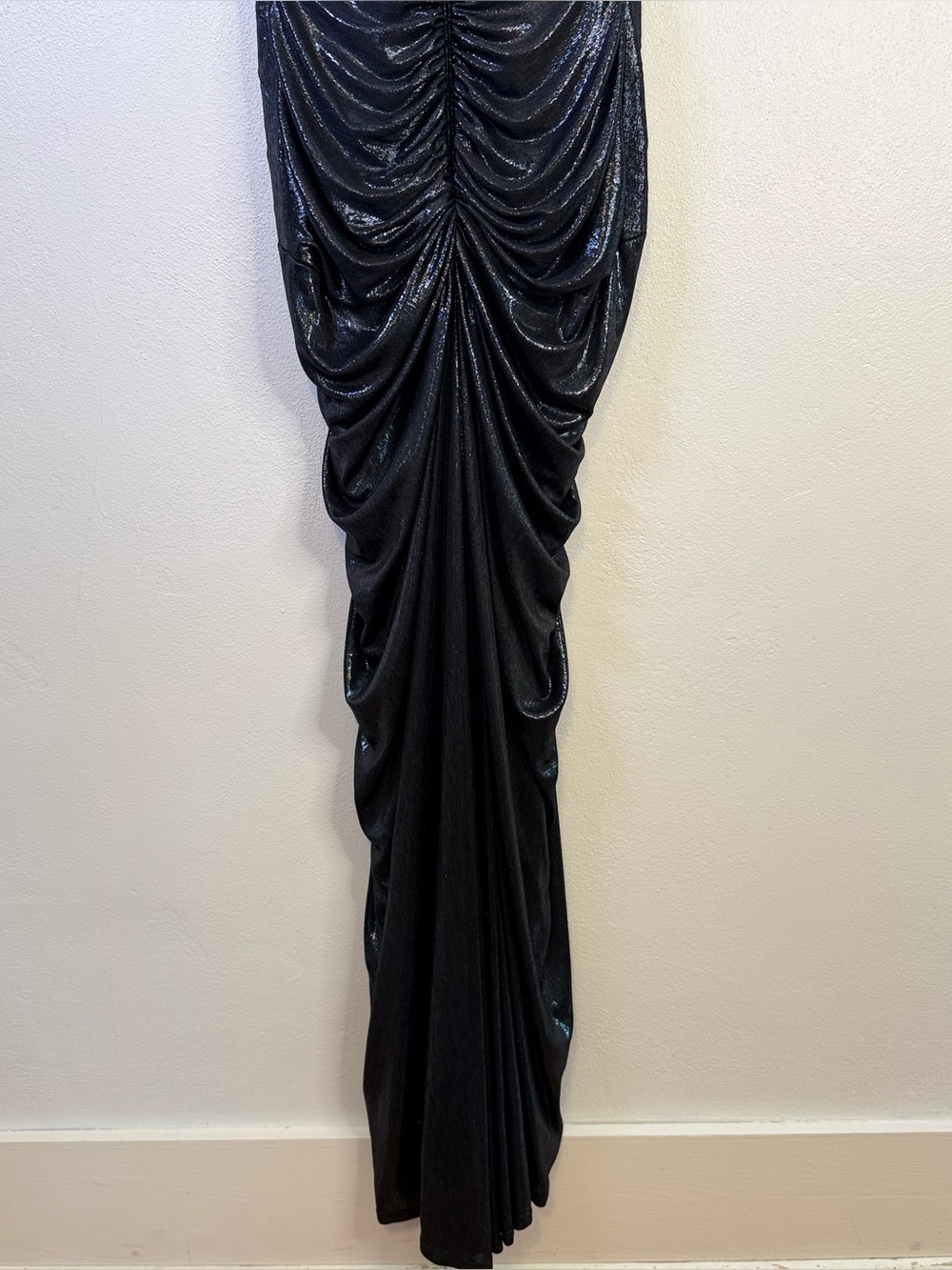 Tadashi Shoji Metallic Front Twist Off the Shoulder Floor Length Gown Size 6 - Picture 12 of 17